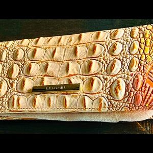 BRAHMIN ADY WALLET NWT BEAUTIFUL NEW ONE OF A KIND SCALLOP BONDI